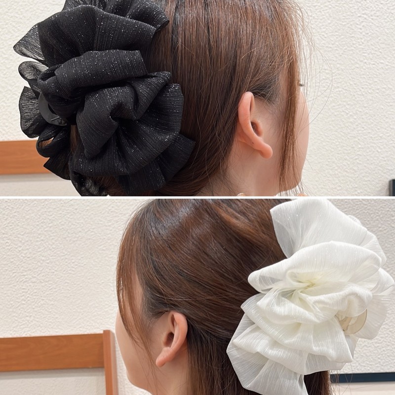 韓国の優雅な黒色の大きい蝶結びの髪飾りの女性の後頭部は大きいサイズの高級な夏のサメをつかんで1を挟みます。|undefined