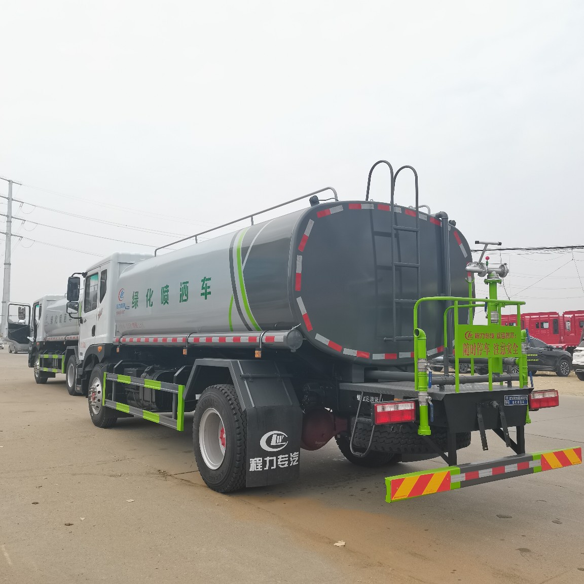 In-Stock Sales of Large Fog Cannon Spray Trucks, Construction Site Dust Suppression Trucks D9, and Dongfeng 15 Cubic Meter Garden Watering Trucks