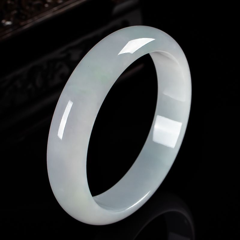 Luonnollinen burmalainen A-tyypin jadeiittirannekoru jaderannerengas_voghion.com