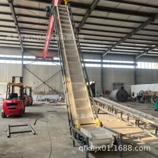 白色裙边格挡大角度上料皮带输送机 花生大豆皮带输送机