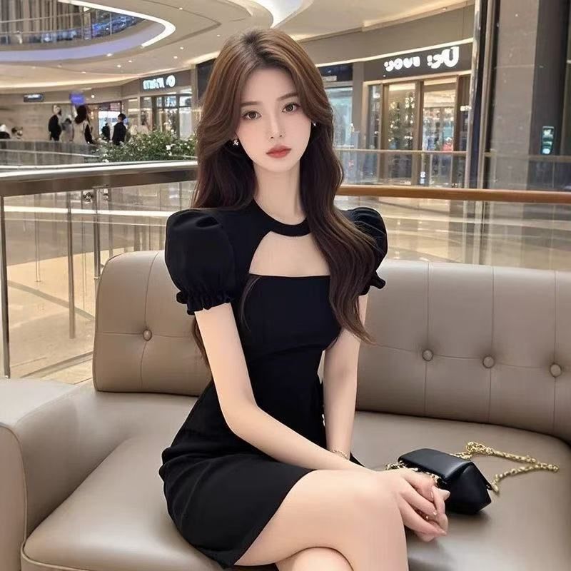 French Hepburn Style Black Square Neck Puff Sleeve Dress for Women Niche Design High-End Waist Slimming Hip-Hugging Skirt