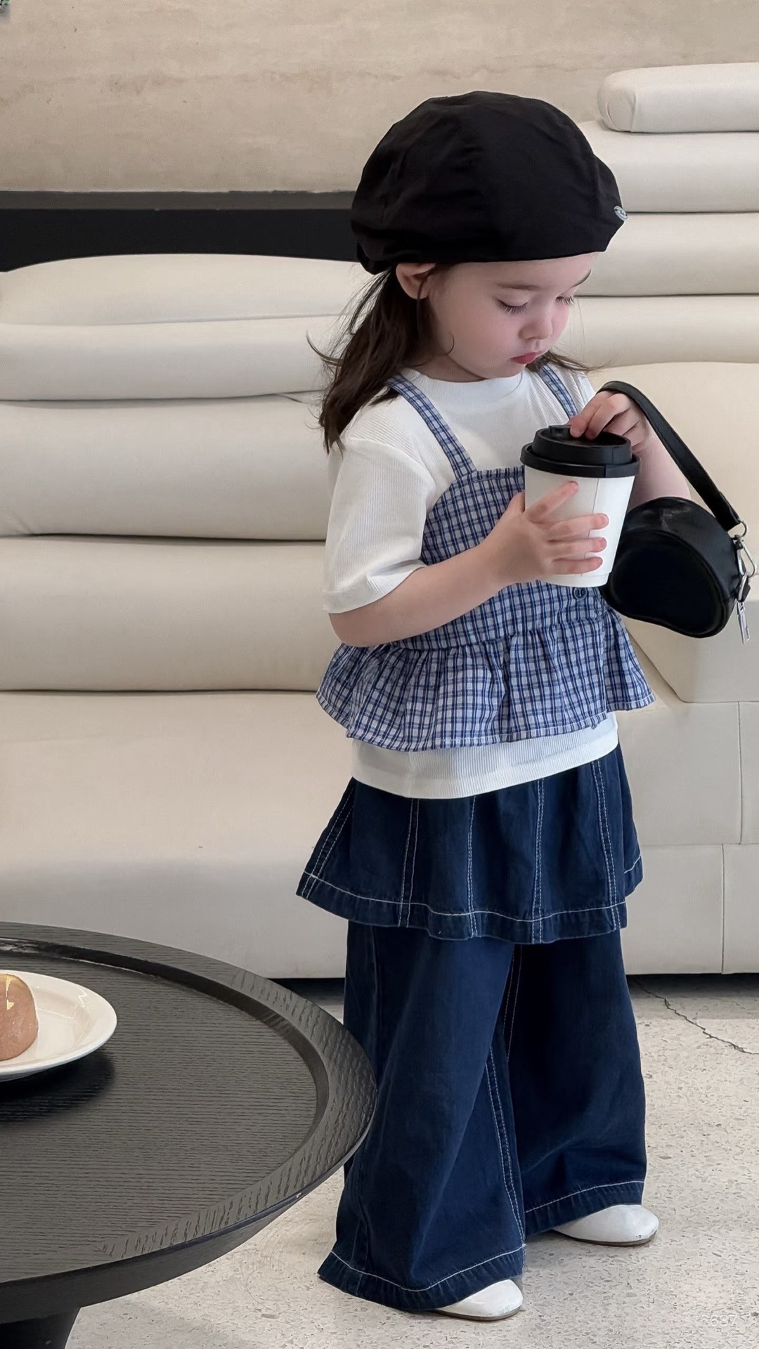 韓国の子供服2025夏の女の子の新型の偽の2つのスカートのズボンの女性の赤ちゃんのファッション的な洋風のジーパンのファッション的な外国貿易