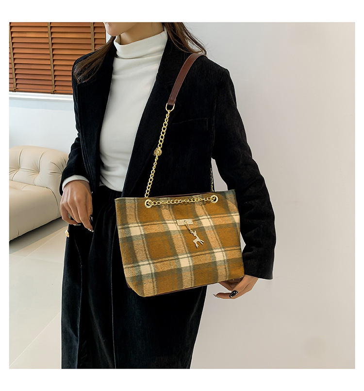 Fashionable woolen trendy striped deer bag for women, new autumn 2024 collection, chain niche single-shoulder crossbody bag undefined