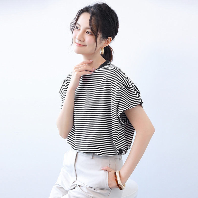 Estilo japonés transfronterizo artístico simple delgada suelta a rayas manga corta Camiseta diseño cuello redondo manga de murciélagos estilo coreano