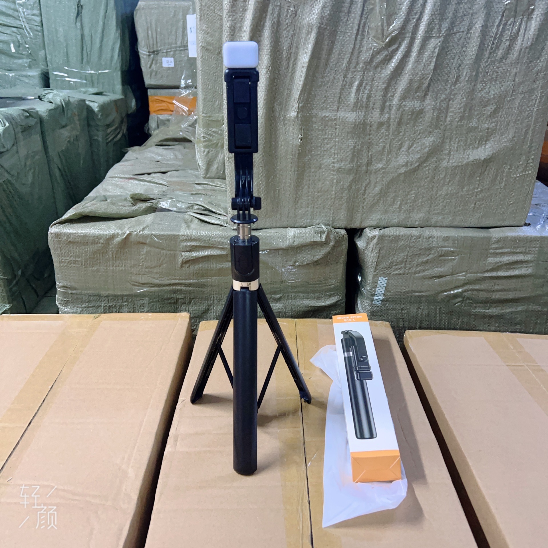 R1加长1.7米手机蓝牙自拍杆落地直播一体式伸缩便携支架360度旋转