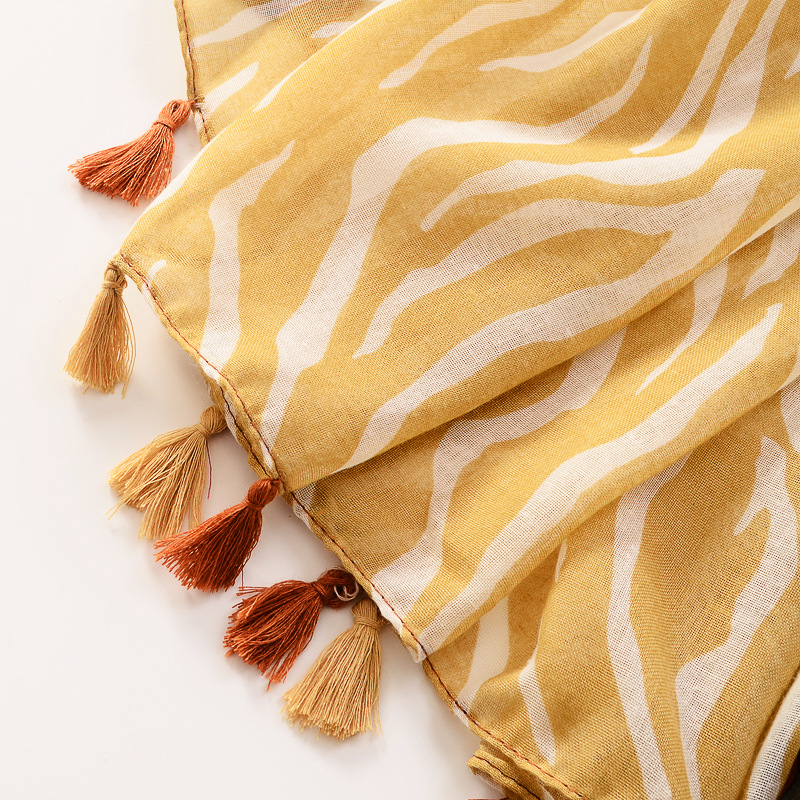 Estilo europeo y americano algodón y lino sienten bufanda de seda de moda frontera amarilla patrón animal impreso bufanda de viaje fotografía chal decorativo