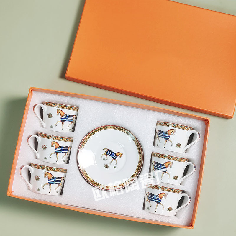 Conjunto de café de porcelana de hueso europeo transfronterizo, tazas de pareja, seis tazas, seis platos, 3 regalos caseros de té de la tarde retro de lujo