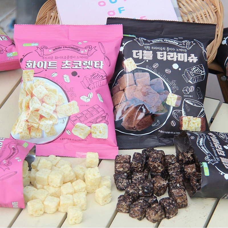Корейский импортный магазин CU, белый шоколад, аромат тирамису, маленькие квадратные хрустящие закуски 65 г