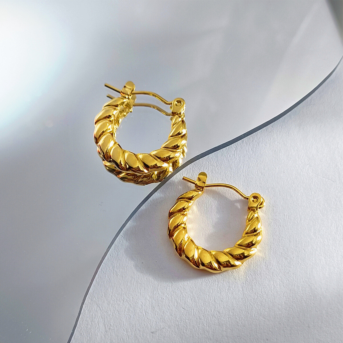 Silver pointed spike labret stud material detail