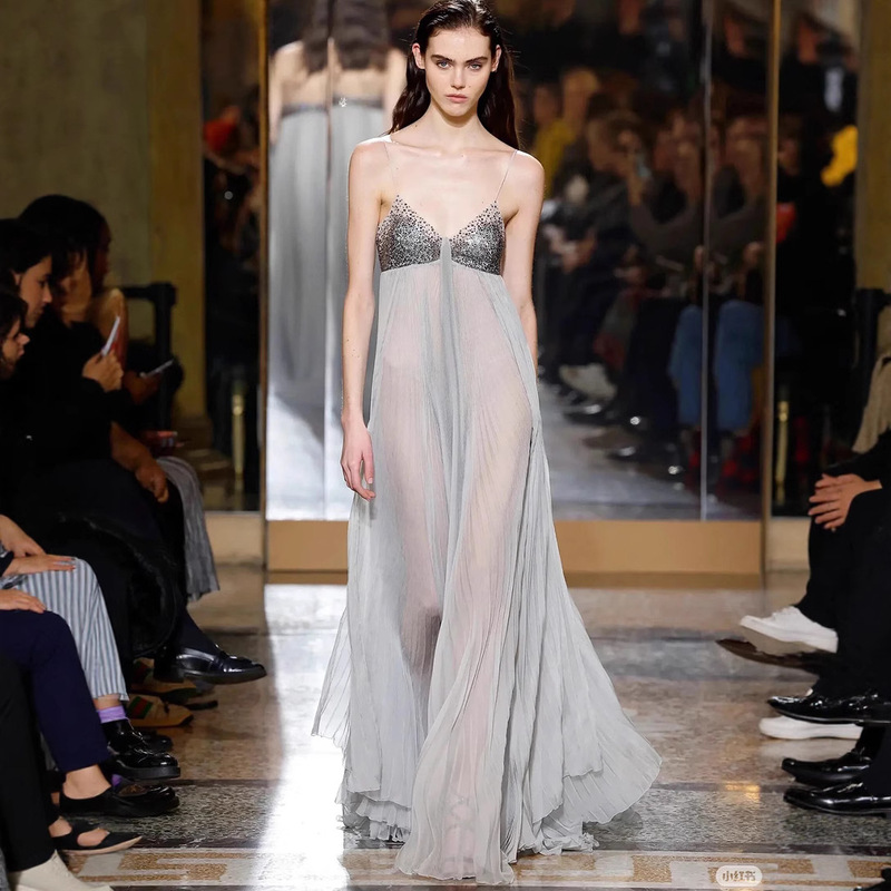 Women's High-End Suspender Dress, Celebrity Heavy-Duty Diamond-Encrusted Pleated V-Neck Dress, Sexy Backless Waist-Cinching A-Line Long Skirt