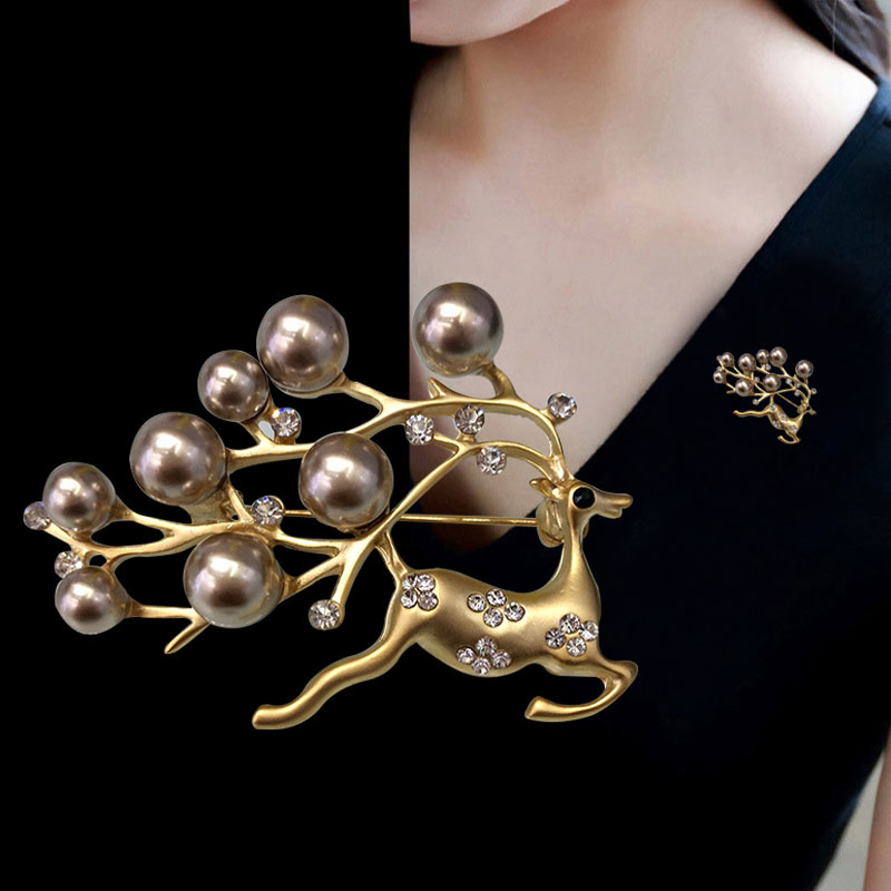 Elegant Glam Geometric Alloy Plating Inlay Artificial Pearls Rhinestones Shell Women's Brooches display picture 19