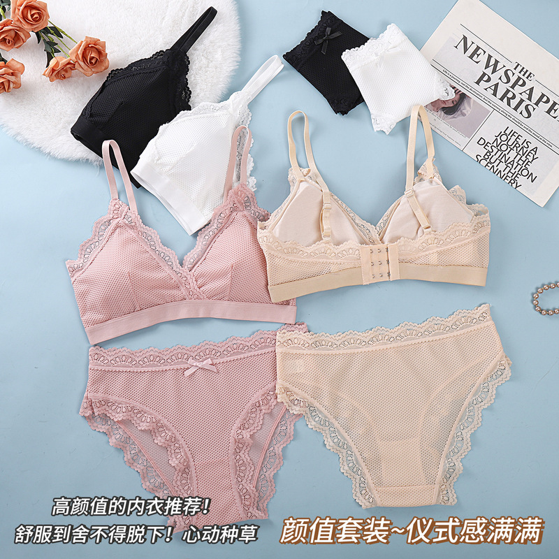 Sexy Deep V Lace Bra and Panty Set Skin-Friendly Pure Cotton Crotch Moisture-Wicking Girl French Push-Up Intimates for Women