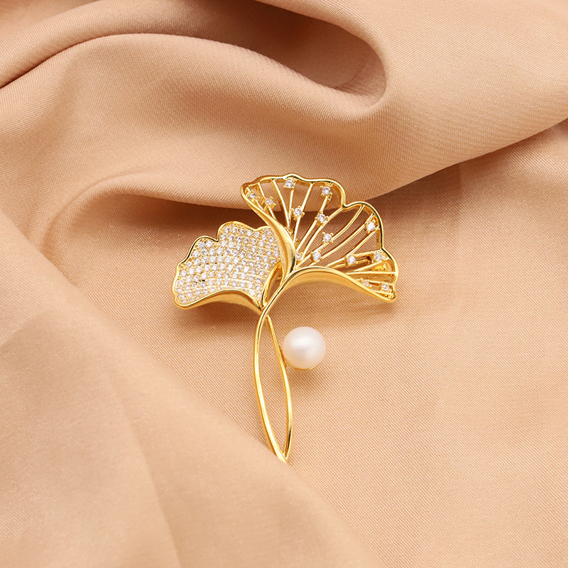 Natural de agua dulce perla broche todo fósforo ginkgo hoja temperamento accesorios ramillete 18K oro real galvanoplastia color de la joyería de retención para las mujeres