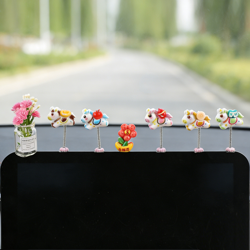 2026 nuevo automóvil caballo zodíaco mini adornos ricos ricos ponies decoración de consola central