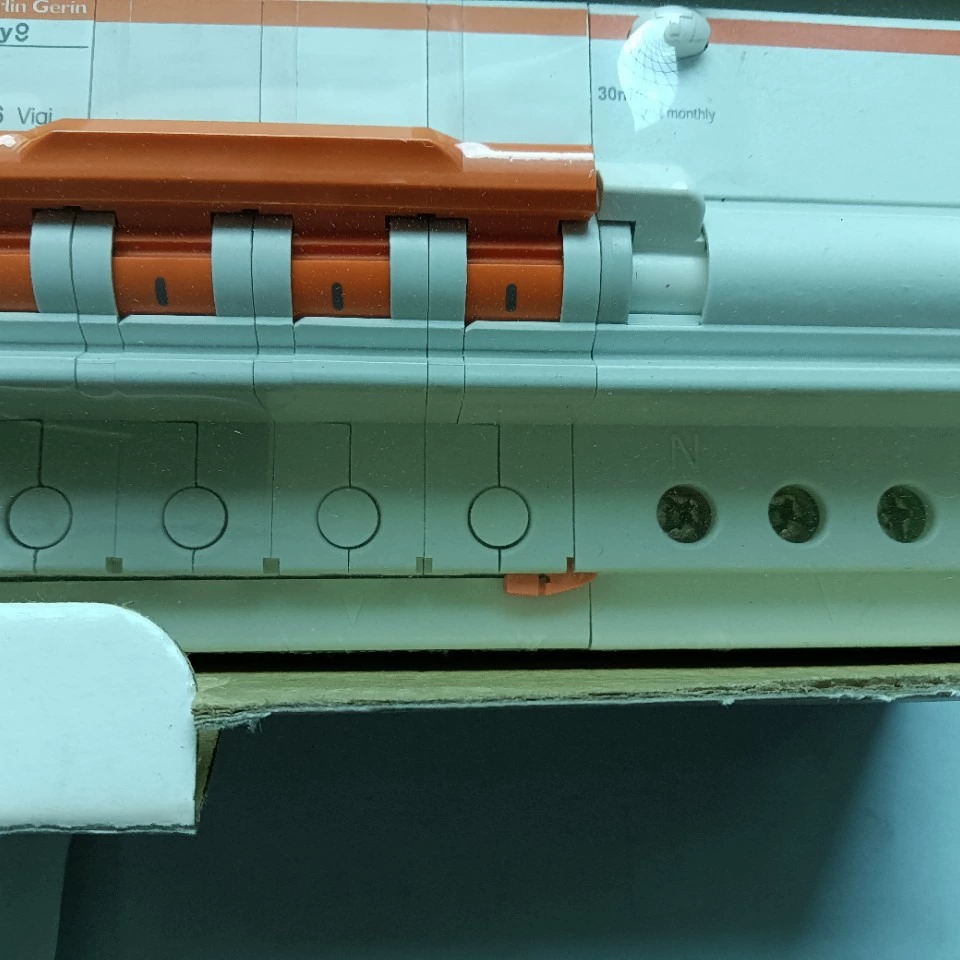 Совершенно новый оригинальный четырехуровневый миниатюрный автоматический выключатель EA9RN4C1630C с утечкой