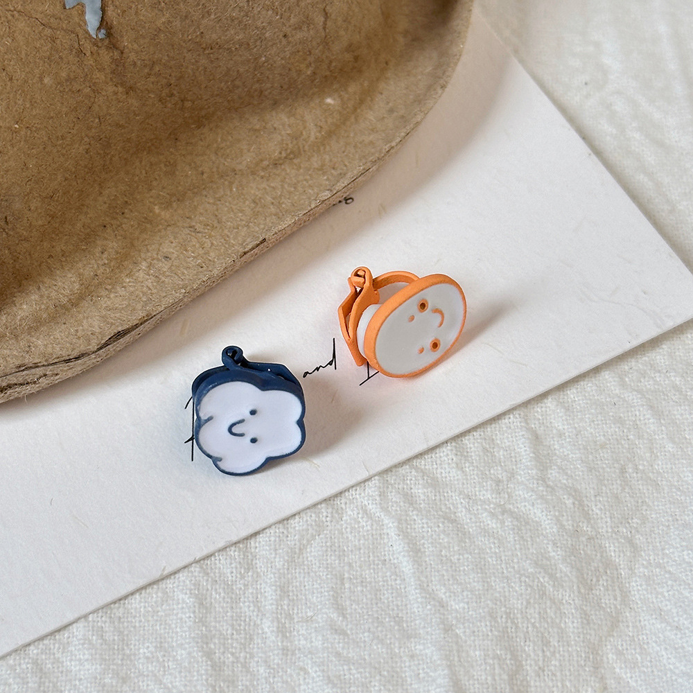 Versión coreana del clip para la oreja sin orejas de la celebridad de Internet clip para la oreja triangular con incrustaciones de diamantes de alta calidad Pendientes de Yiwu de temperamento simple femenino al por mayor