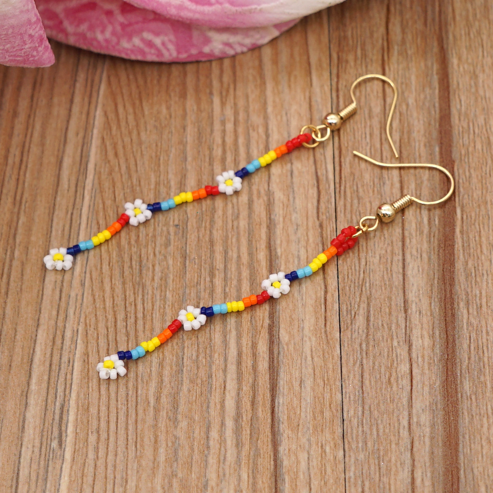 Simple Bohemian Style Daisy Flower Beaded Long Earrings display picture 2