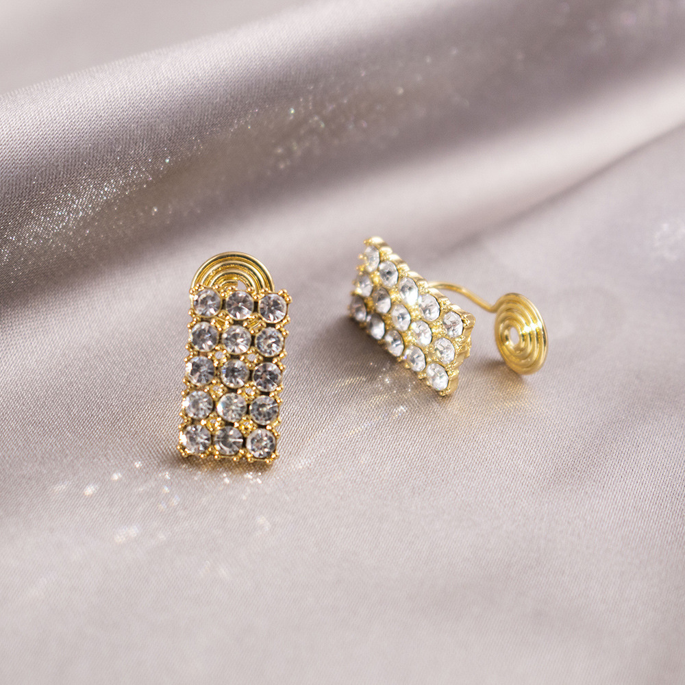 Lujo ligero, incienso pequeño, placa de incienso para mosquitos, pinzas para las orejas, pendientes de nicho para mujeres sin orejas perforadas, pendientes simples, compactas y versátiles de Yiwu al por mayor