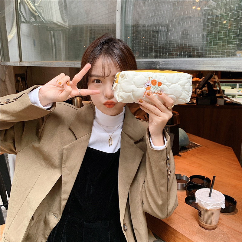 【 In Stock 】112155 Embroidered Tulip Pen Case, Girlish student Stationery Storage Bag, Fabric Makeup Bag undefined
