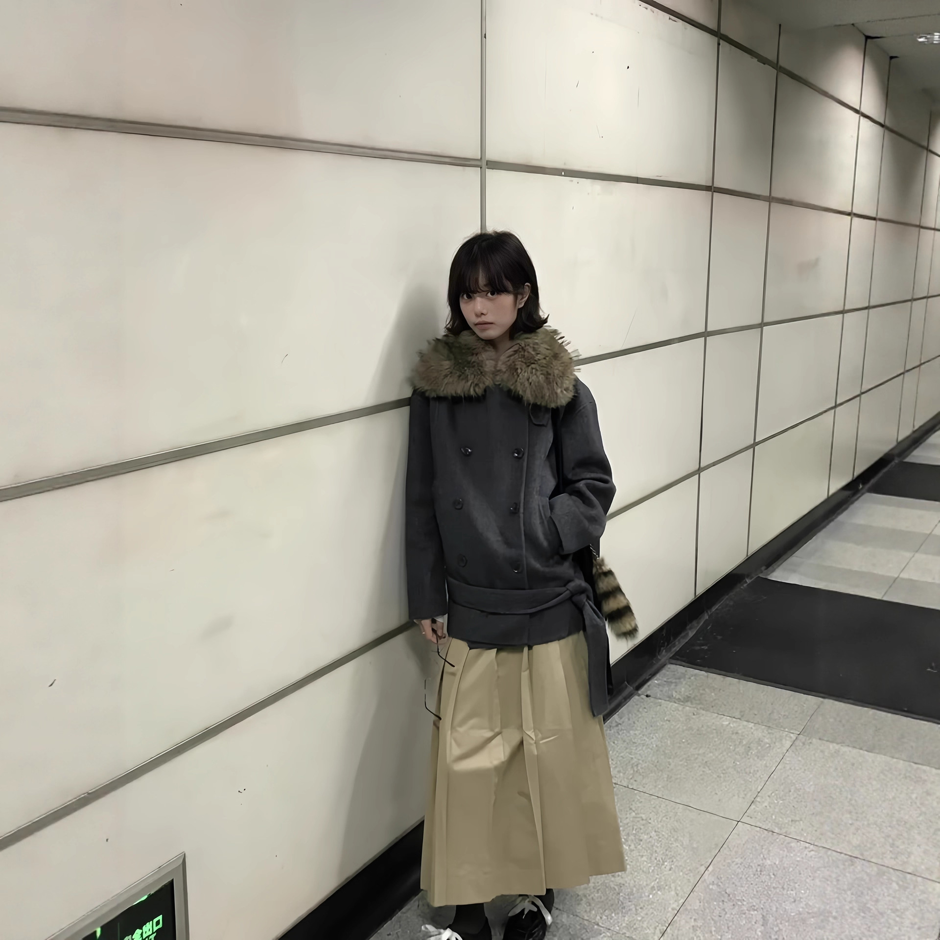 巨好看的毛呢外套女秋冬新款双排扣廓形貉子毛领茧形短款呢子大衣