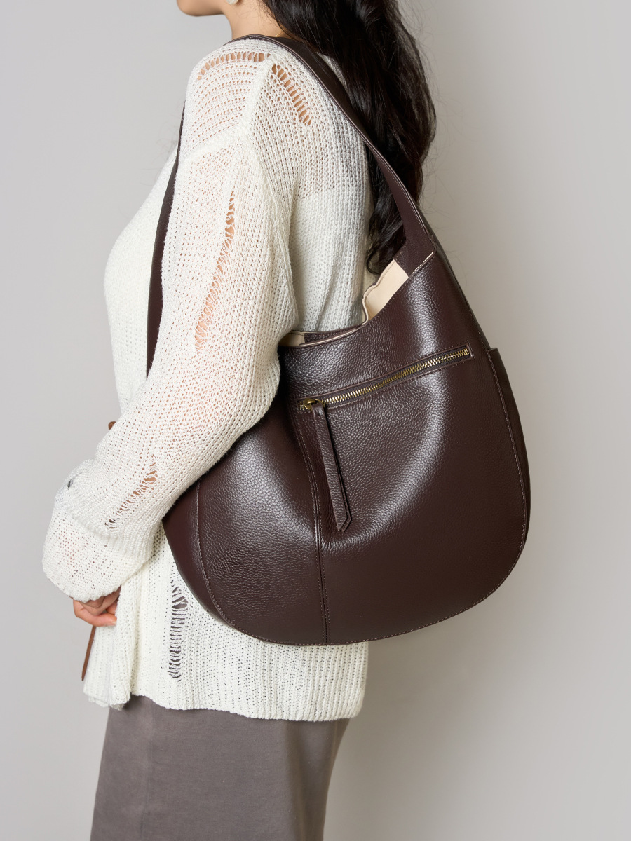 Quality leather capacious one-shoulder bag