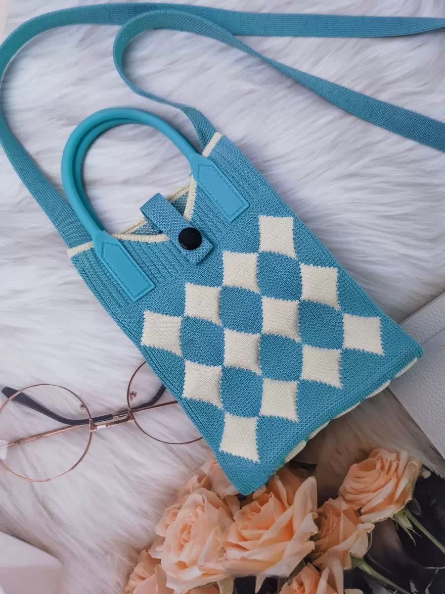 연한 파란색 마름모