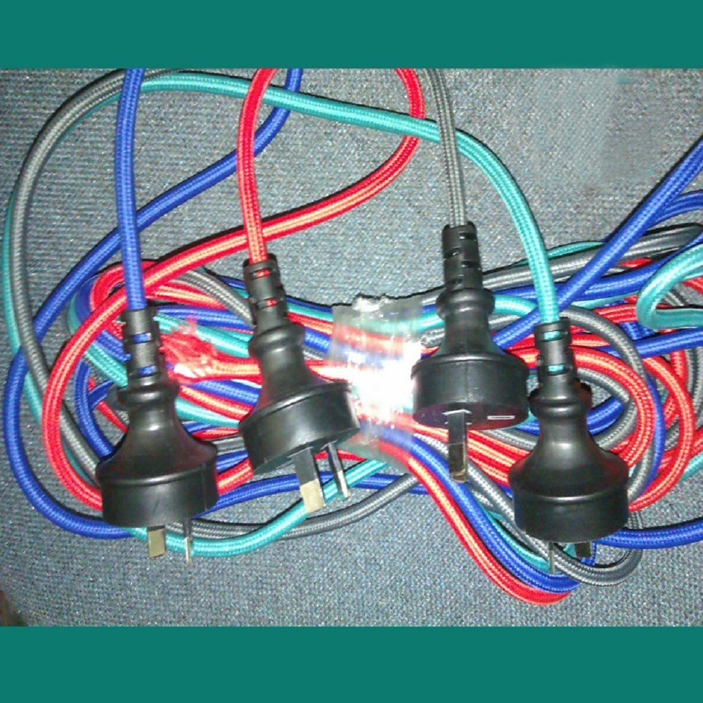 主要生产各种颜色鲜艳夺目编织黑色圆澳八插头电源线各款认证线材