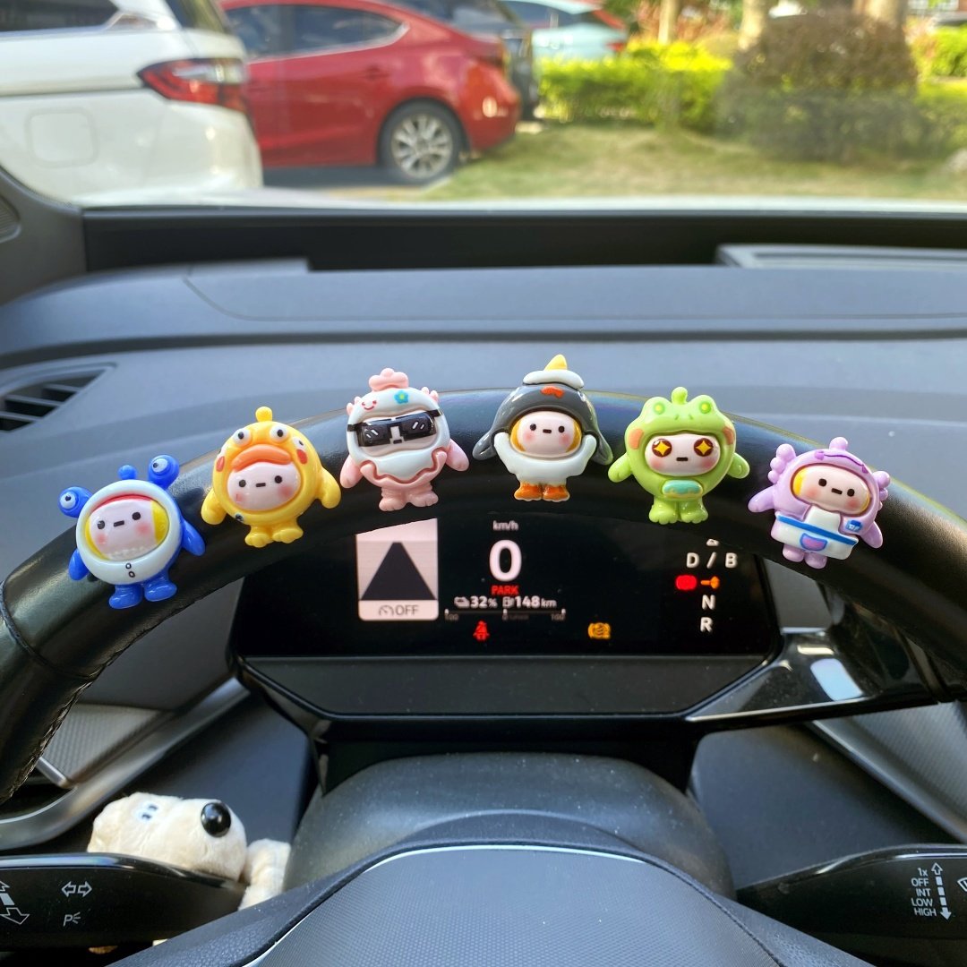 Egg Party Car Dashboard Decoration Sticker, Cartoon Internet Celebrity Stress-Relief Ornament