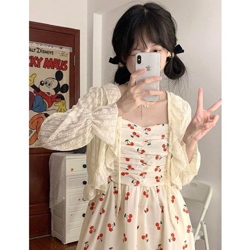 Apricot-colored lace ruffled sun-protection cardigan coat—thin, cropped, and ultra-fairy-like with a delicate tied-strap design for a sweet, gentle vibe.