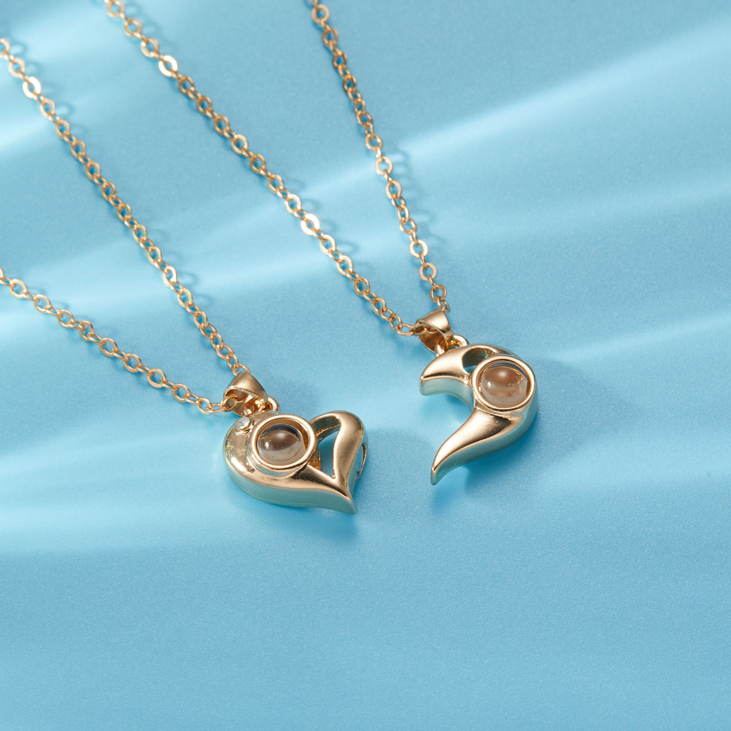 Heart Shaped Magnetic Projection Splicing Necklace 2-Piece Set