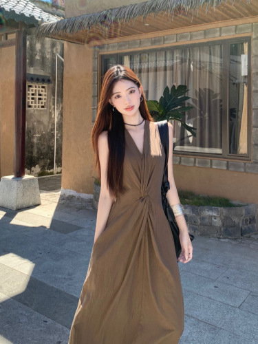 Temperament brown kink sleeveless vest dress for women in summer design long skirt v-neck waist slim a line skirt