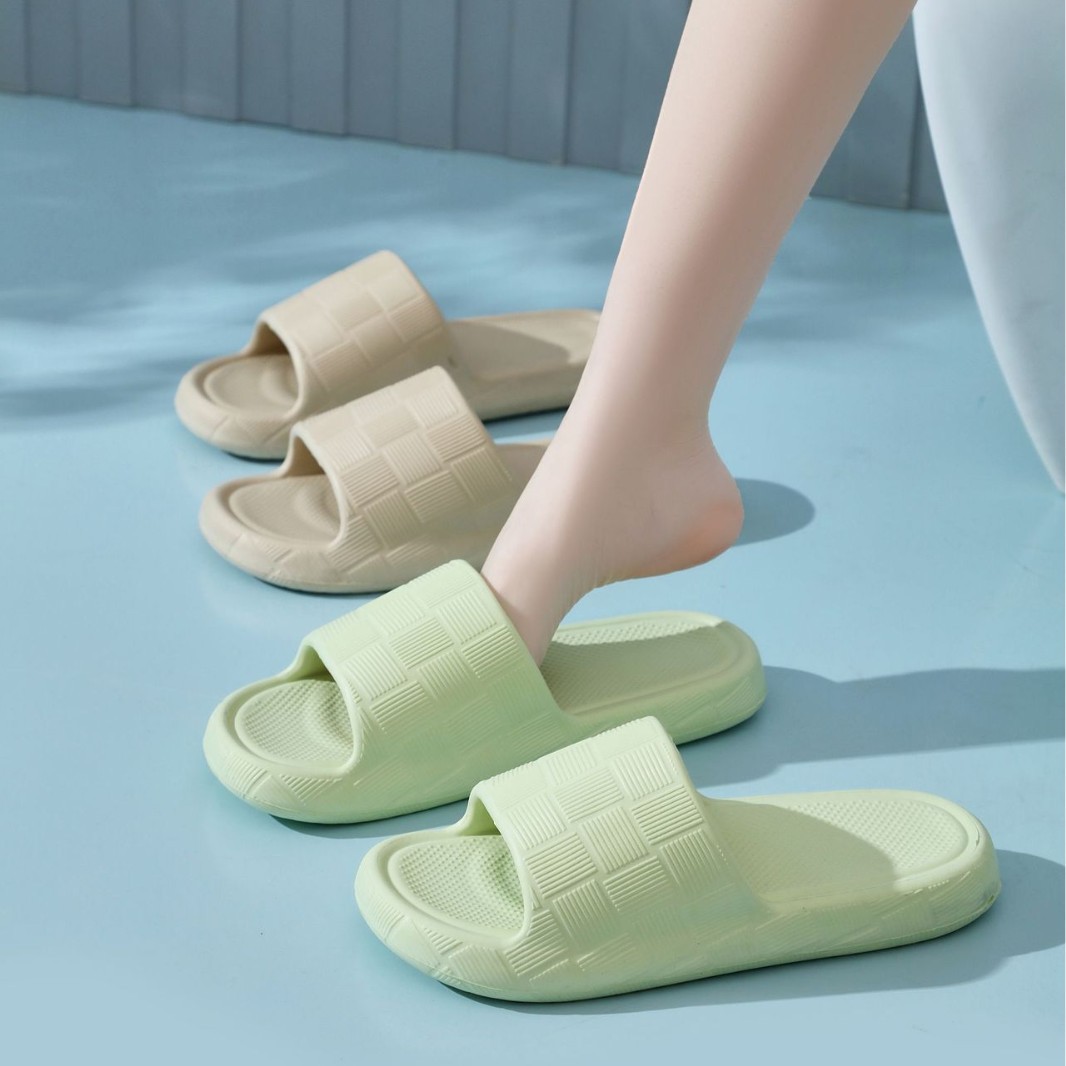남성용 홈 간단한 슬리퍼 여성 2025 뉴 목욕 EVA 미끄럼 방지 탈취제 커플 두꺼운 슬리퍼