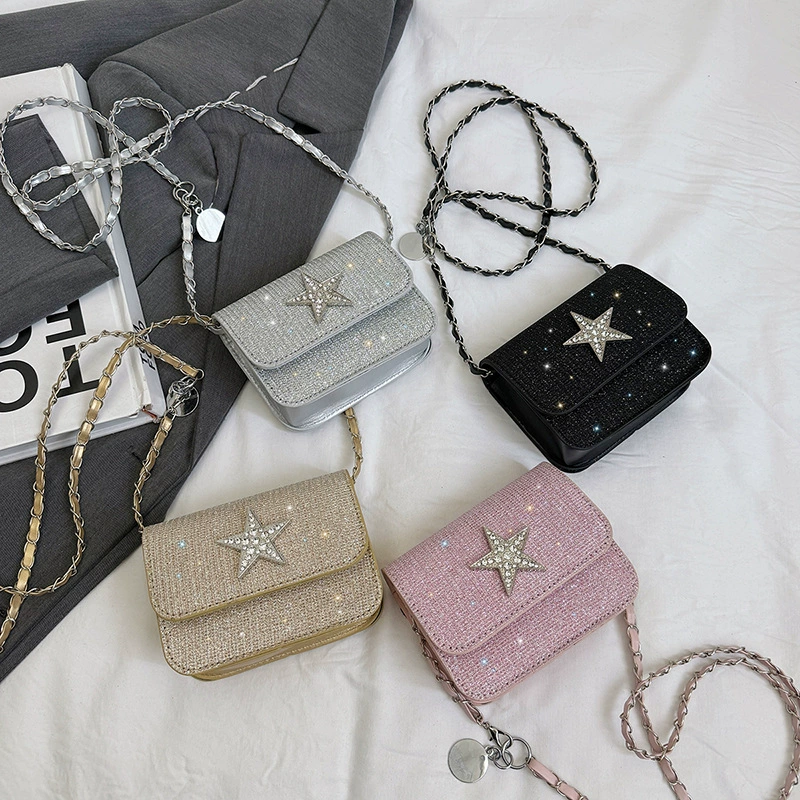 Small design trend shoulder bag for leisure