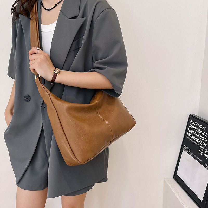 Maillard estilo simple bolso de mensajero suave de gran capacidad 2024 nuevo bolso de hombro de ocio de todo fósforo de moda