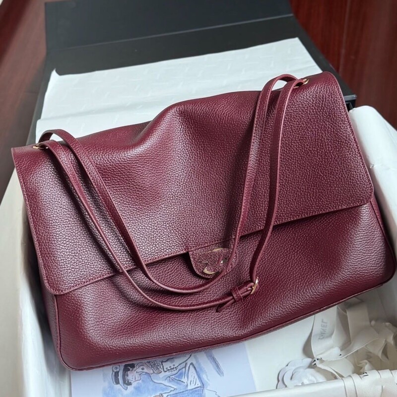 Cross-border 26s Maxi flap bag, genuine leather, large capacity, CF shoulder bag, underarm bag, lychee-patterned genuine leather tote bag, wholesale Cross-border 26s Maxi flap bag, genuine leather, large capacity, CF shoulder bag, underarm bag, lychee-patterned genuine leather tote bag, wholesale