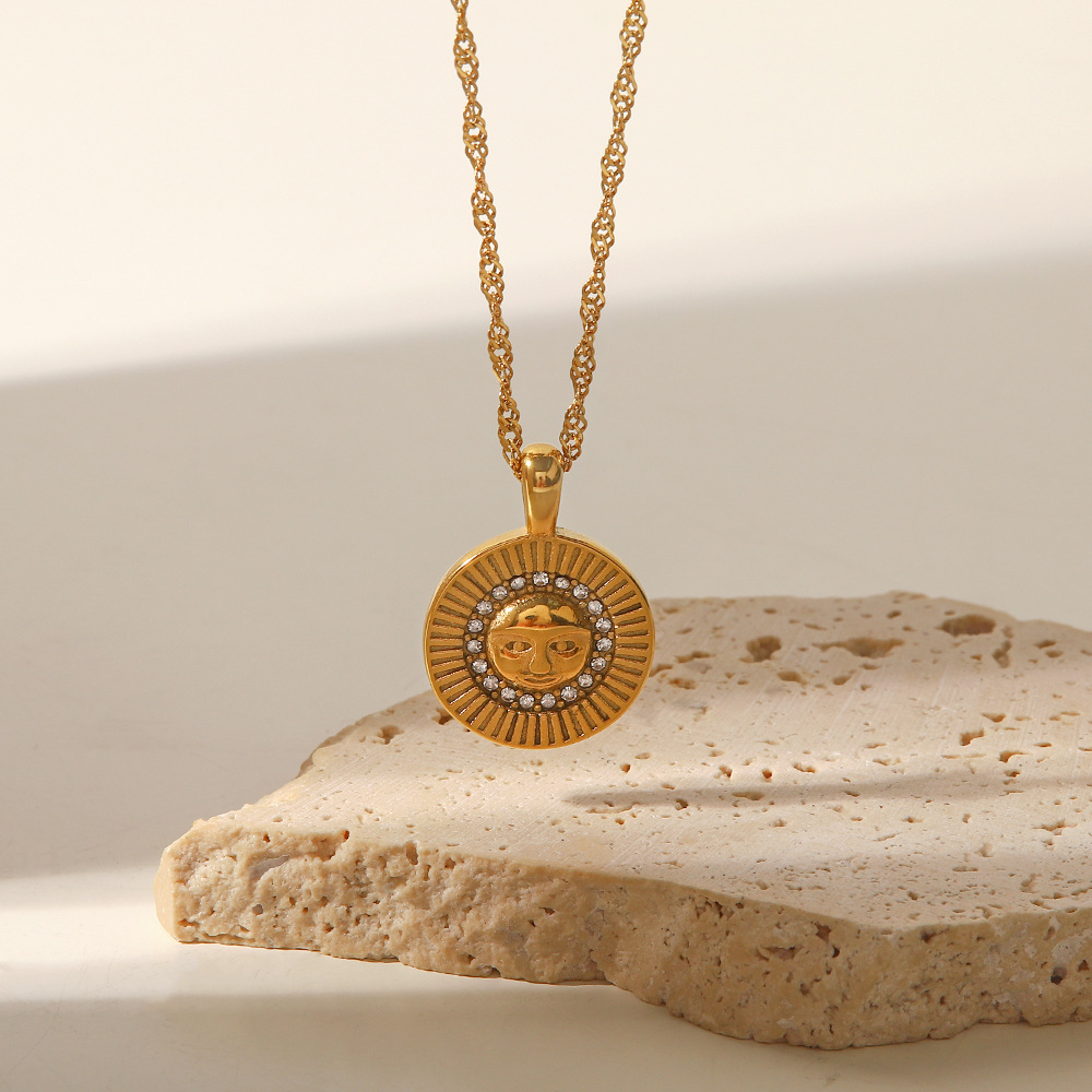 Fashion Portrait Stainless Steel Gold Plated Artificial Diamond Pendant Necklace