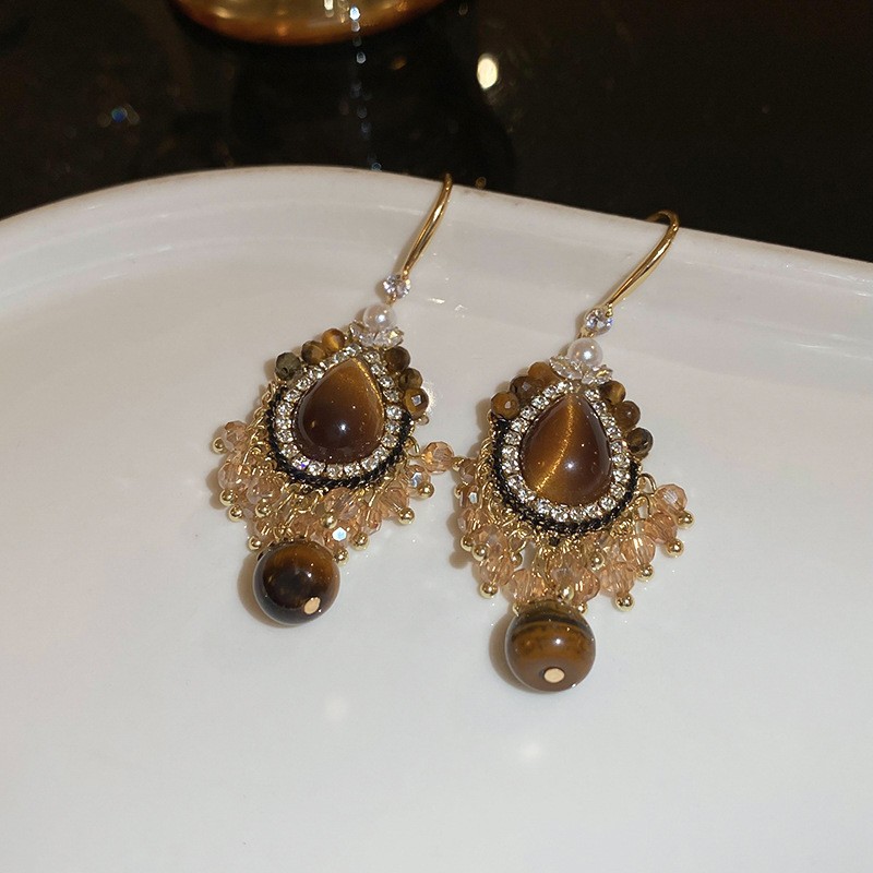 Pendientes de ojo de tigre artificial de color café Maillard con aguja de plata Pendientes simples y de moda de todo fósforo Pendientes ligeros de lujo de alta gama