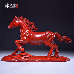 赤い花梨の実木彫刻の肖馬の置物の赤い木の馬は成功の家庭の客間の事務室の装飾の工芸品に着きます。