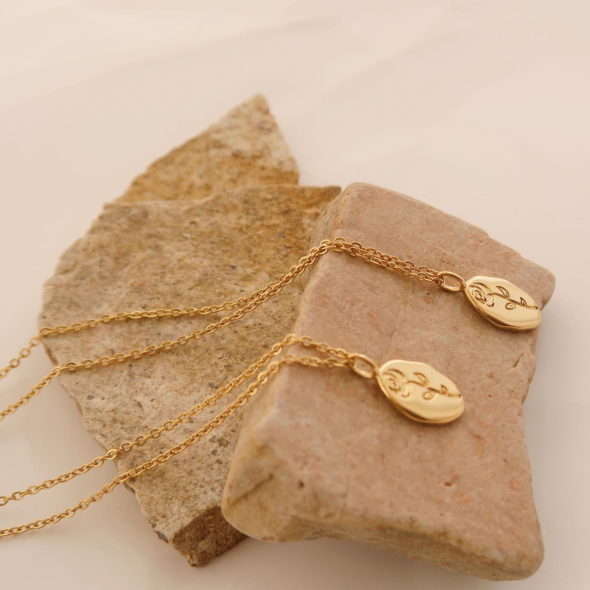 Titanium Steel Material Elegant Vintage Style Flower Titanium Steel Plating Pendant Necklace