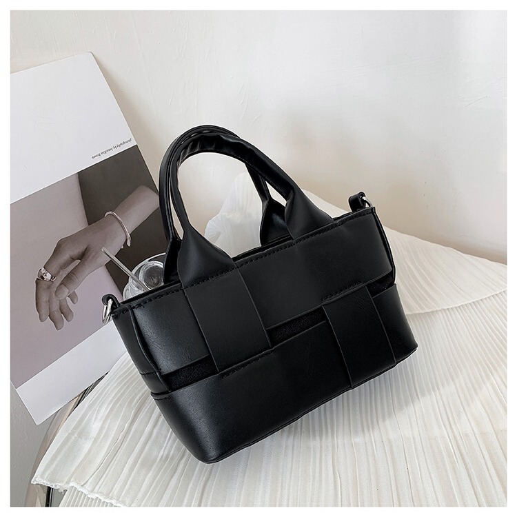 Korean Style Fresh Woven Handbag Bucket Bag for Women Trendy 2025 New Spring Fashion Textured Single Shoulder Crossbody Bag