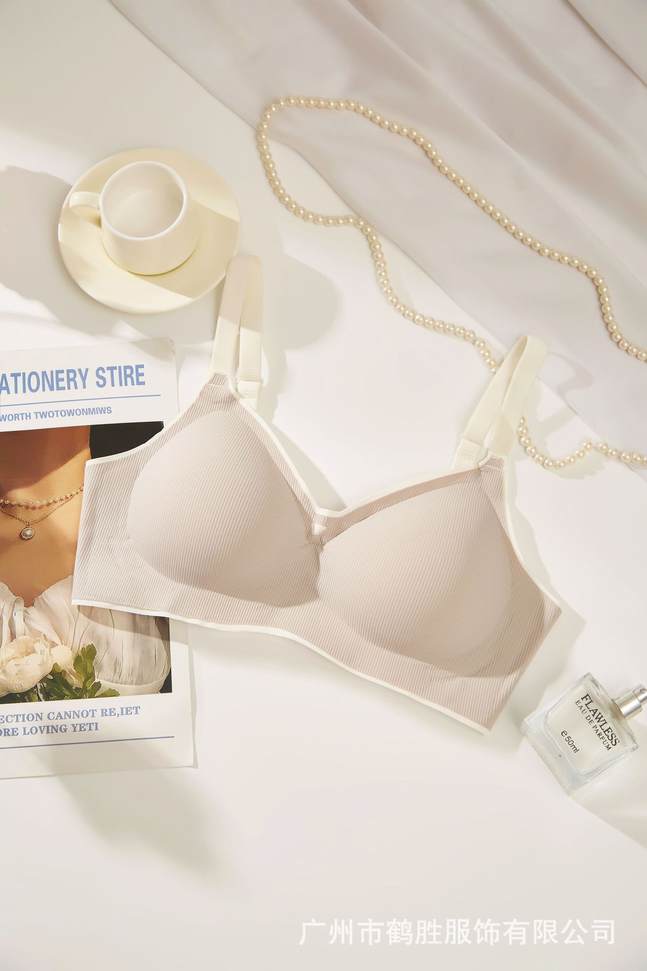 Venta directa de fábrica Comercio electrónico transfronterizo Sudeste de Asia Vietnam Tailandia Damas Pechos pequeños reunidos Sujetador lateral simple sin costuras