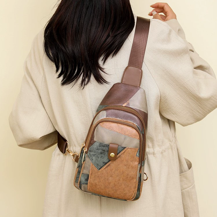Сумка через плечо (chest bag), одно плечо, пэчворк экокожа, компактная и лёгкая