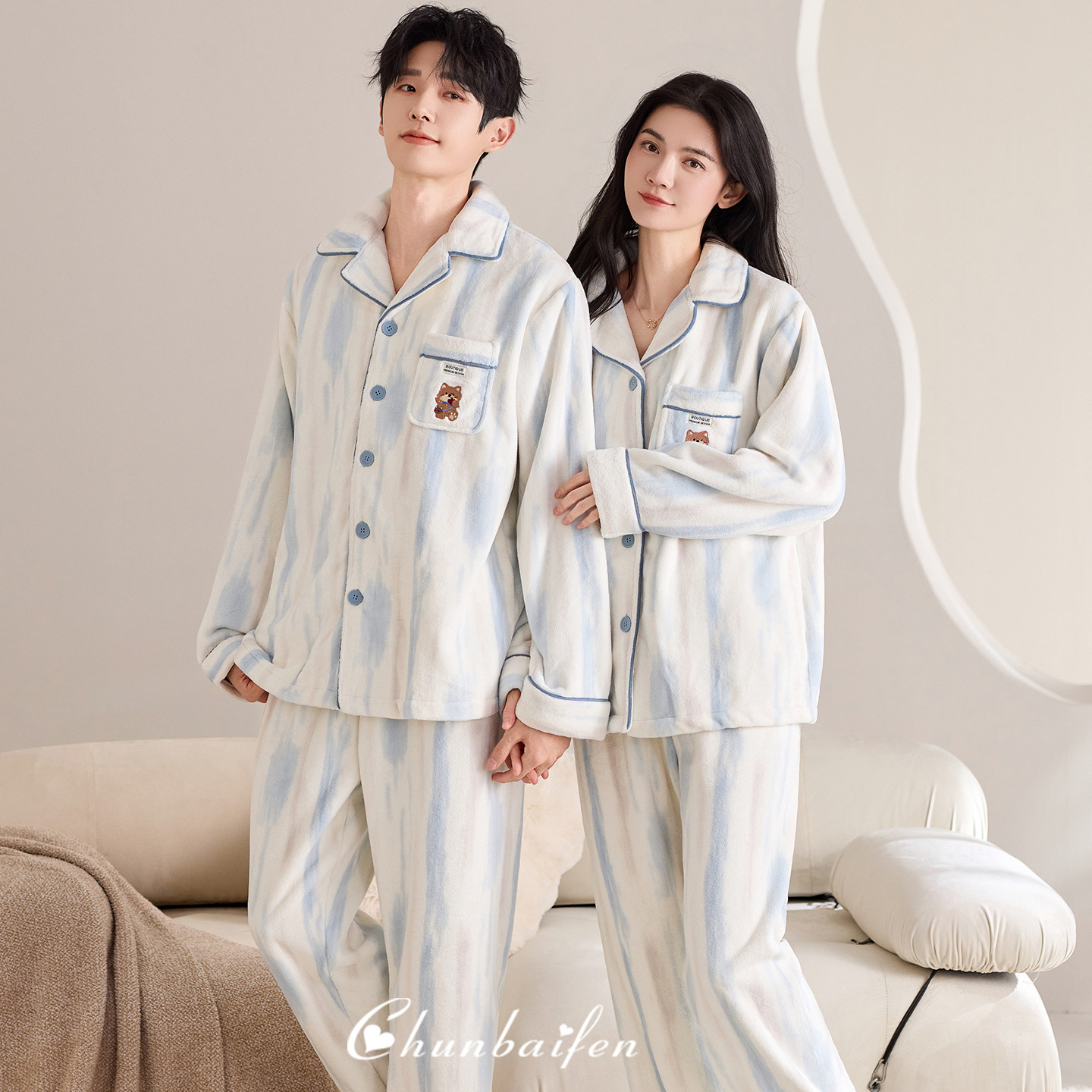 Pijama de pareja de coral de veludo de coral de cautiverio y invierno de veludo de franela gruesa se puede usar con un conjunto de cardigan.