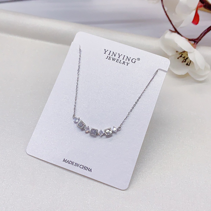 여러 개의 큐빅 지르콘