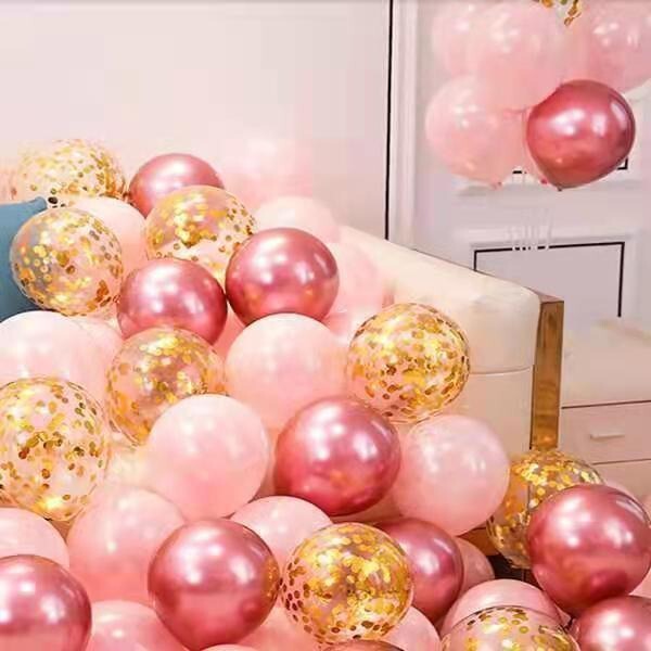 誕生日に風船を配置して結婚します。現場に風船を配置します。|undefined
