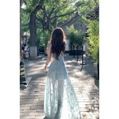 フレンチスタイルのブルーの花柄サスペンダードレス夏の新しいデザイン美しいウエスト海辺の休暇ロングドレス