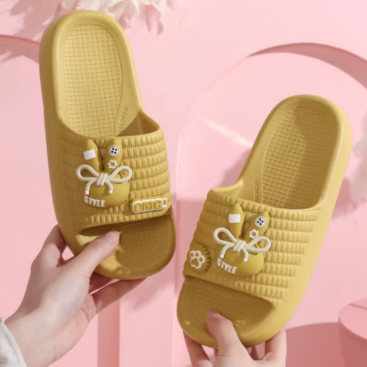 2026 primavera y verano nuevo estilo de dibujos animados para hombres y mujeres lindas zapatillas antideslizantes en el baño doméstico zapatillas EVA ligeras