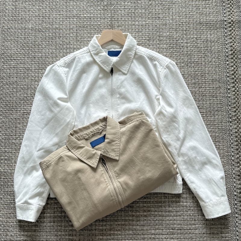 Scan the QR code to view the classic Ralph Lauren long-sleeved jacket with a turn-down collar, pure cotton, and embroidered pony logo Scan the QR code to view the classic Ralph Lauren long-sleeved jacket with a turn-down collar, pure cotton, and embroidered pony logo
