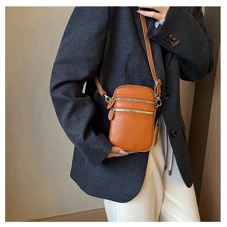 Women's Solid Color Genuine Leather Zipper Phone Wallets display picture 12