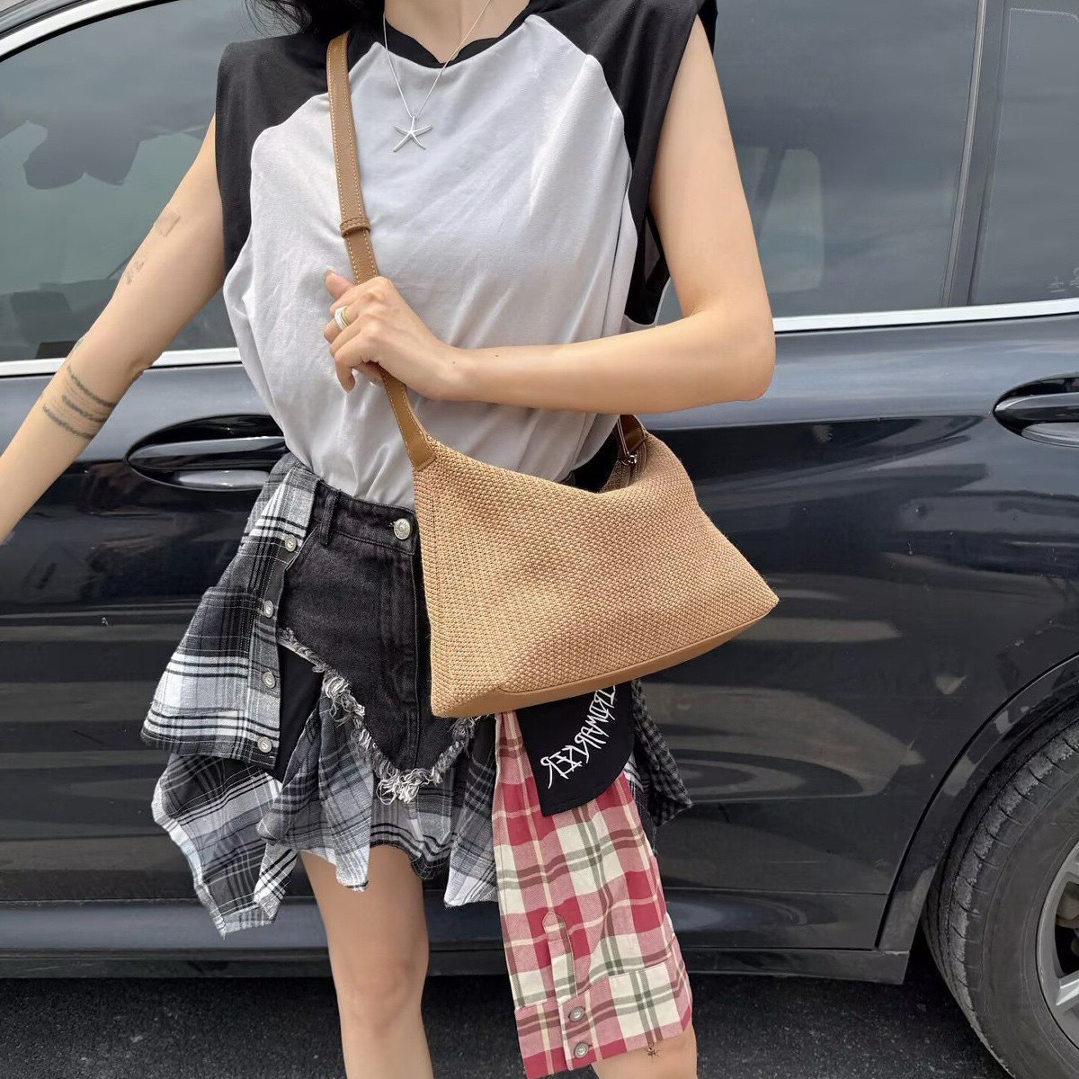 Raffia Woven Tote Bag For Women 2025 New Large Capacity Vacation Style Straw Bag Cowhide Crossbody Dumpling Bag - Thumbnail 4